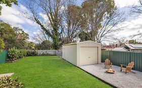 Currawong Bungalow - An Idyllic Group Stay In Town